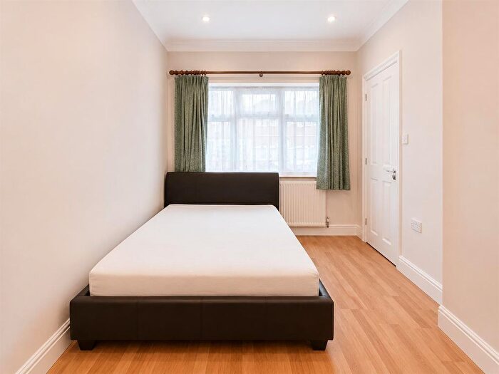 Studio To Rent In Avondale Gardens, Hounslow, TW4