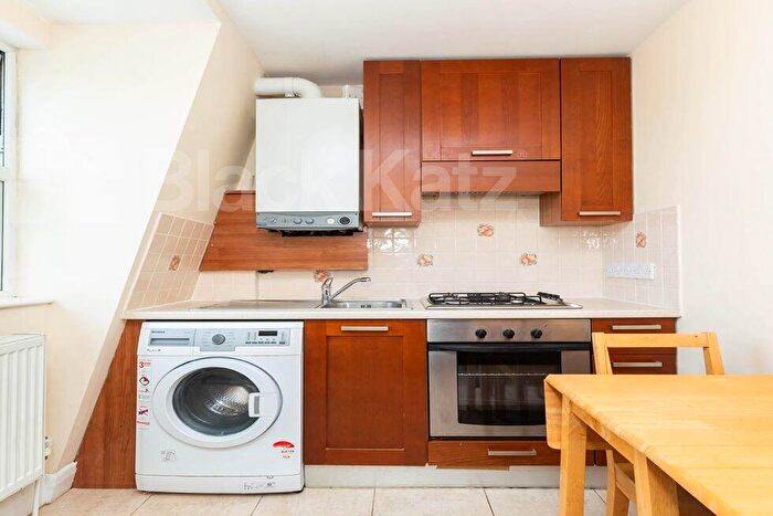 1 Bedroom Flat To Rent In Hercules Street, Holloway, N7