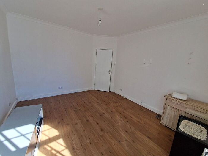 2 Bedroom Bungalow To Rent In Upper Sutton Lane, Hounslow, TW5