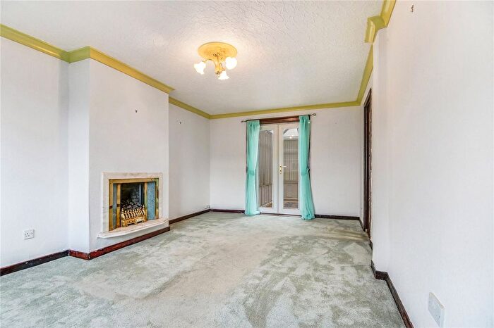 2 Bedroom Terraced House For Sale In Bardrainney Avenue, Port Glasgow, Inverclyde, PA14