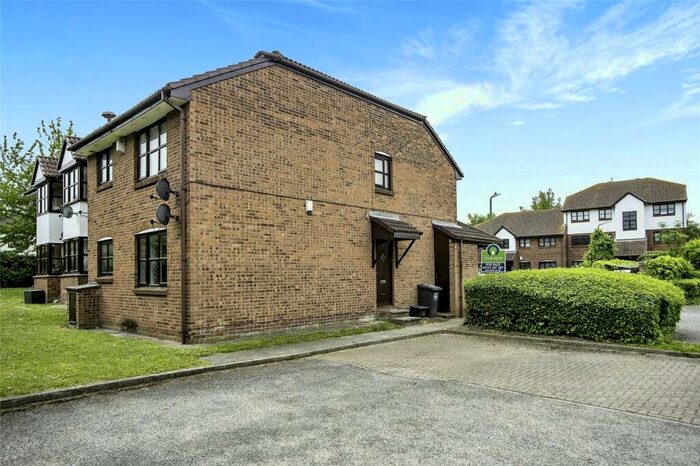 2 Bedroom Maisonette To Rent In Bishops Court, Greenhithe, Kent, DA9