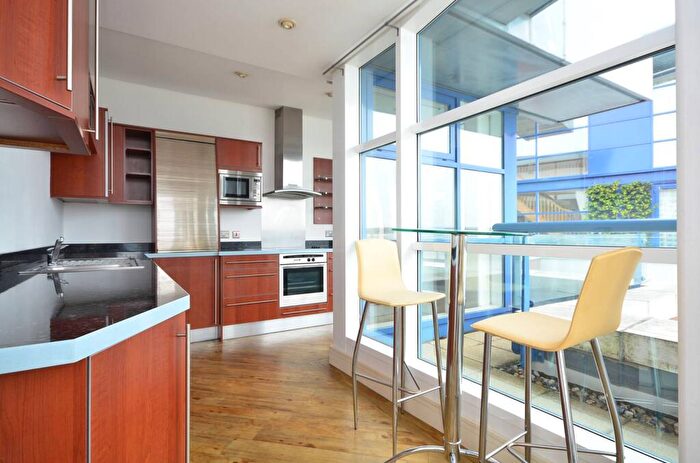 2 Bedroom Flat To Rent In Nova Building, Isle Of Dogs, London, E14