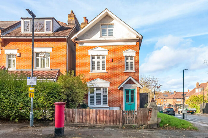 4 Bedroom Detached House For Sale In Charlton Lane, London, SE7