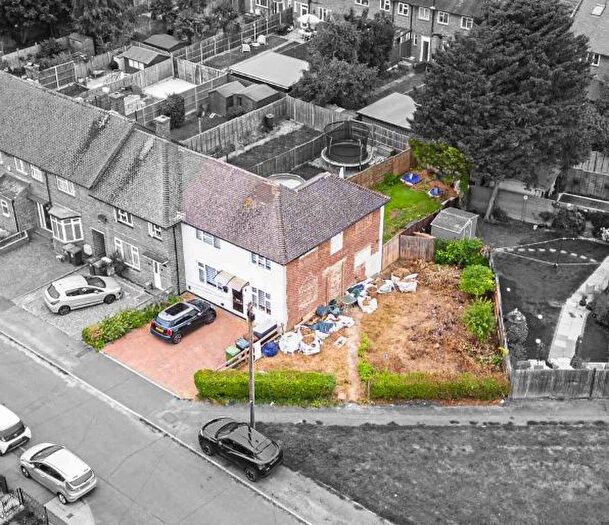 3 Bedroom End Terrace House For Sale In Barton Way, Borehamwood, Hertfordshire, WD6