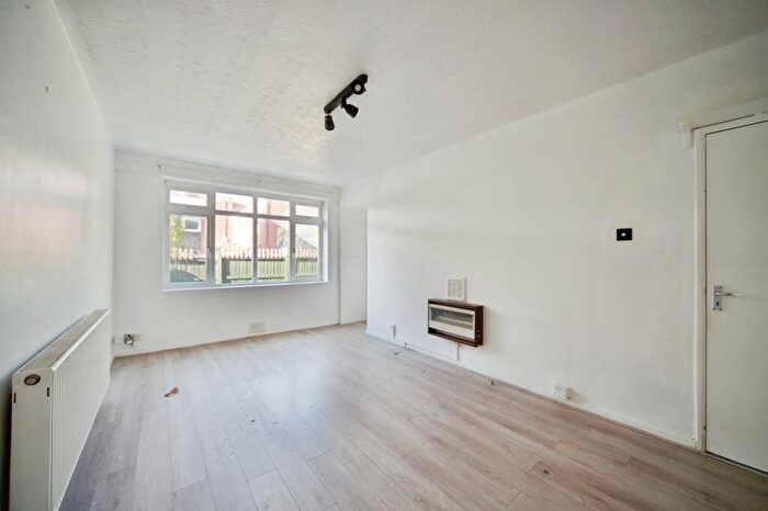 1 Bedroom Flat For Sale In Evering Road, London, N16