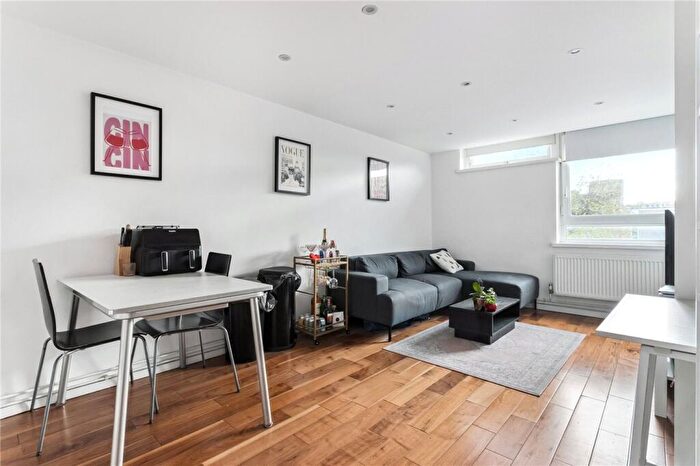 2 Bedroom Apartment For Sale In Hanbury Street, London, E1