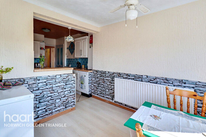 3 Bedroom Semi-Detached Bungalow For Sale In Hockering Lane, Norwich, NR9