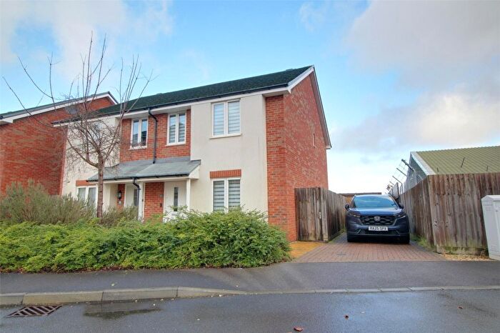 3 Bedroom Semi Detached House For Sale In Coxwell Avenue, Farnborough, Hampshire, GU14