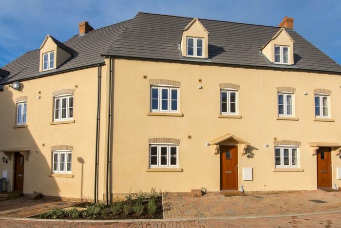3 Bedroom Town House To Rent In Buttercross Lane, Witney, OX28