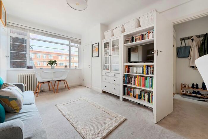 Studio To Rent In Du Cane Court, Balham High Road, Balham, SW17