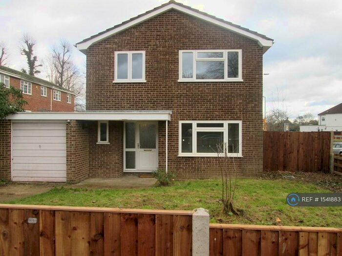 4 Bedroom Detached House To Rent In Cotswold Rise, Orpington, BR6