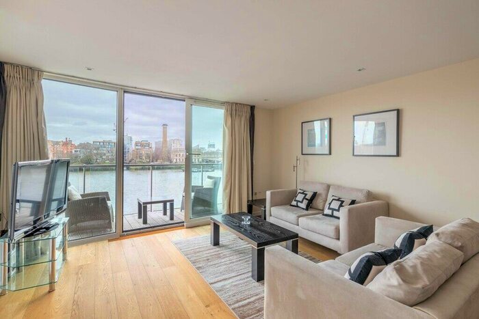 2 Bedroom Apartment To Rent In Queenstown Road, Battersea, SW11