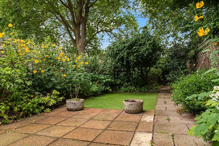 1 Bedroom Flat To Rent In Windermere Road, Ealing, London, W5