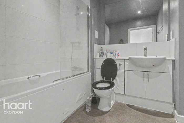 1 Bedroom Block Of Apartments For Sale In Whitestone Way, Croydon, CR0