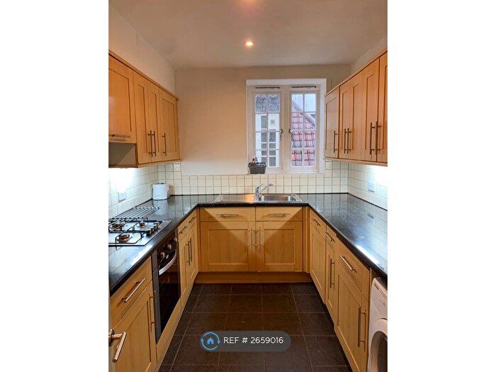 3 Bedroom Flat To Rent In Levita House, London, NW1