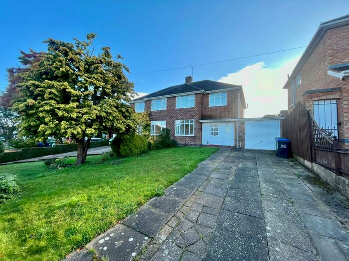 3 Bedroom Semi-Detached House To Rent In Kelvin Road, Leamington Spa, CV32