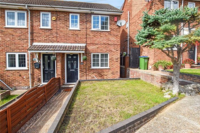 2 Bedroom Semi-Detached House For Sale In Alers Road, Bexleyheath, DA6