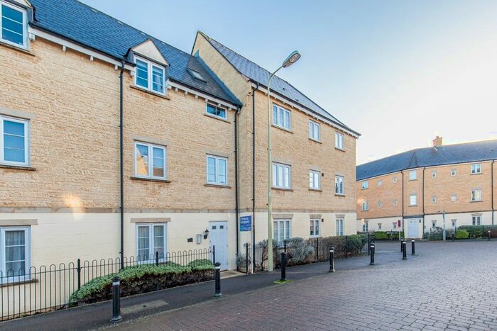 2 Bedroom Flat To Rent In Harvest Way, Witney, OX28
