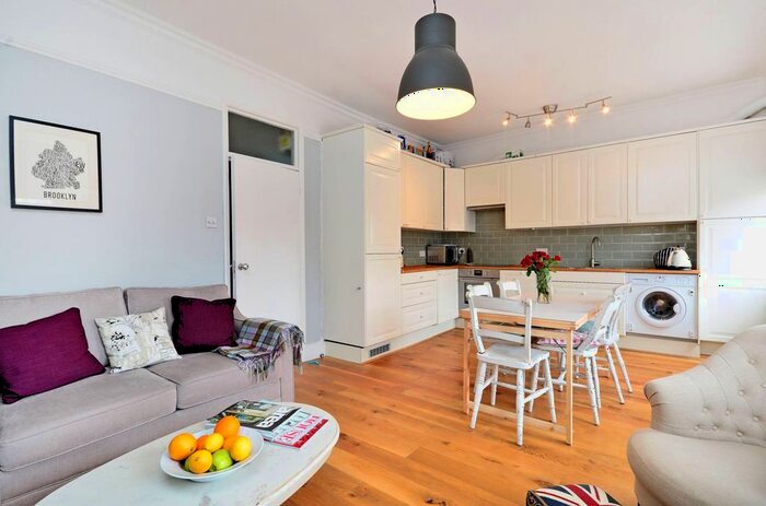 1 Bedroom Flat For Sale In Cranwich Road, Stoke Newington, London, N16