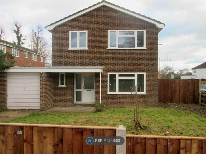 4 Bedroom Detached House To Rent In Cotswold Rise, Orpington, BR6