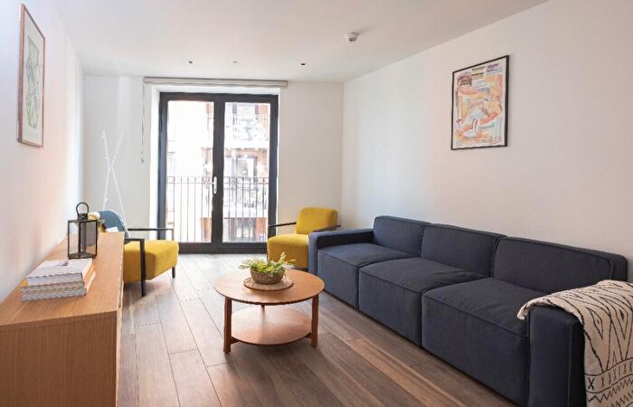 2 Bedroom Flat To Rent In Three Colts Lane, London, E2