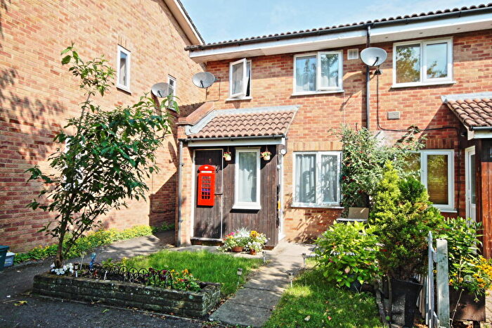 1 Bedroom Terraced House To Rent In Waverley Court, Woking, GU22