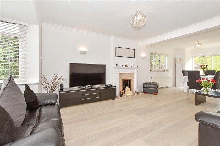 4 Bedroom Detached House For Sale In Heather Drive, St Michaels, Tenterden, Kent, TN30