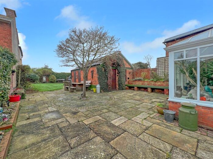 4 Bedroom House For Sale In Lewis Road, Radford Semele, Leamington Spa