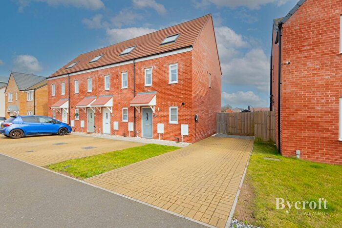 3 Bedroom End Terrace House For Sale In Ellis Drive, Bradwell, NR31