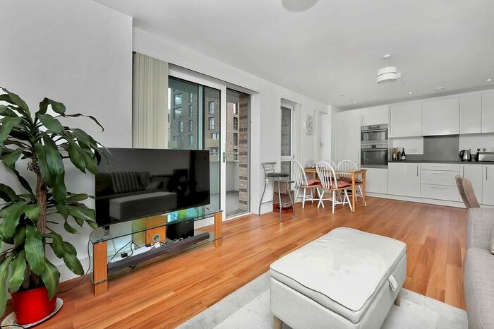 3 Bedroom Flat To Rent In Hannaford Walk, London, E3