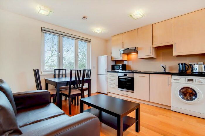 Studio To Rent In Very Near Off Gunnersbury Lane Area, Acton Town, W3