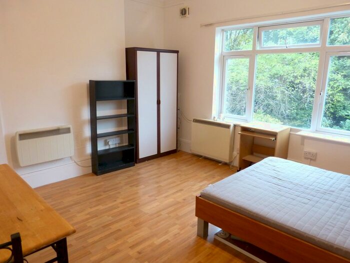 1 Bedroom Flat To Rent In Beechcroft Avenue, London, NW11