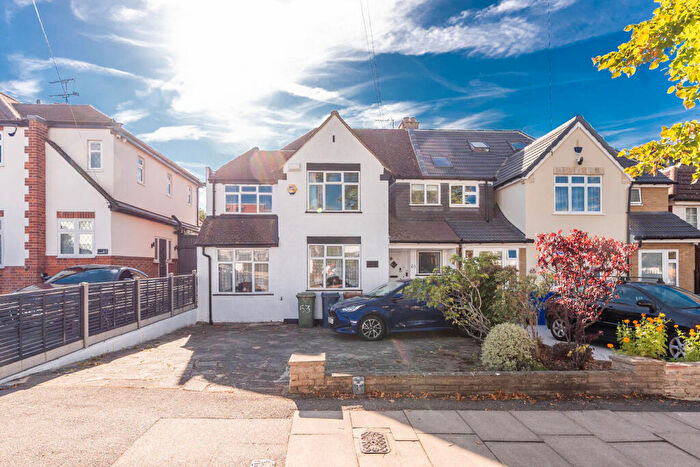 4 Bedroom Semi Detached House For Sale In Boxtree Roa, Harrow, HA3