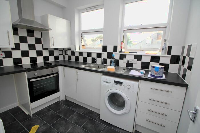 2 Bedroom Flat To Rent In Osborne Road Broadstairs, CT10