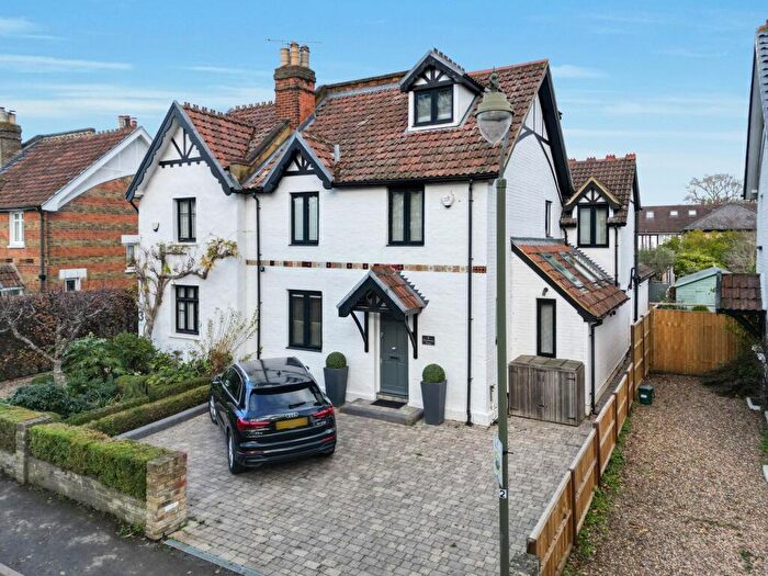 4 Bedroom Semi Detached House For Sale In Summer Road, East Molesey, KT8