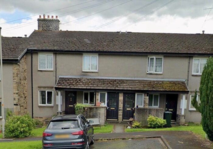 2 Bedroom Flat To Rent In The Poplars, Keighley, West Yorkshire, BD20