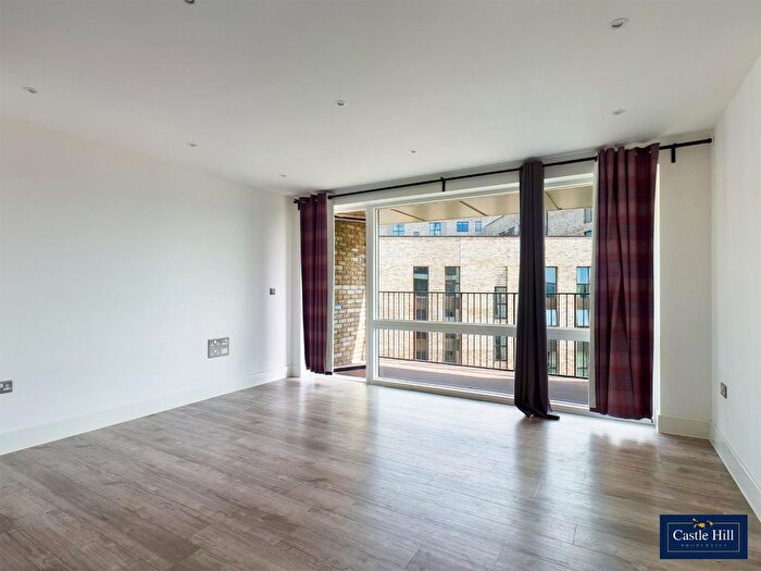 2 Bedroom Flat To Rent In Lakeside Drive, Park Royal, London, NW10