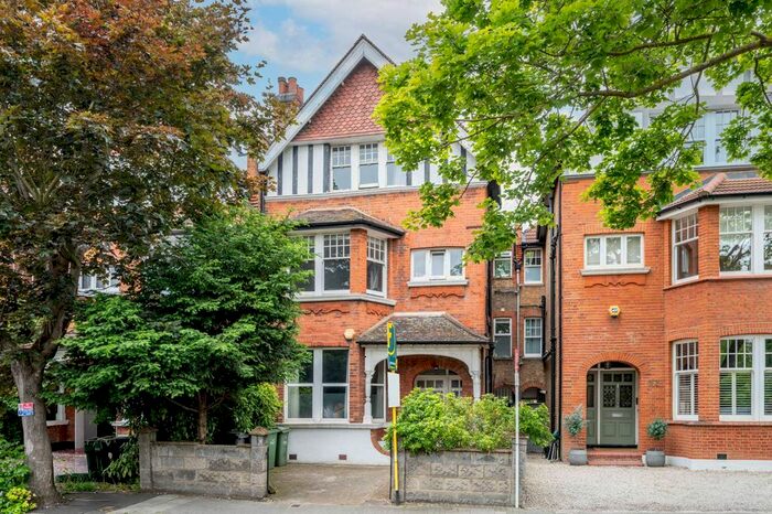 2 Bedroom Flat For Sale In Riggindale Road, Streatham, London, SW16