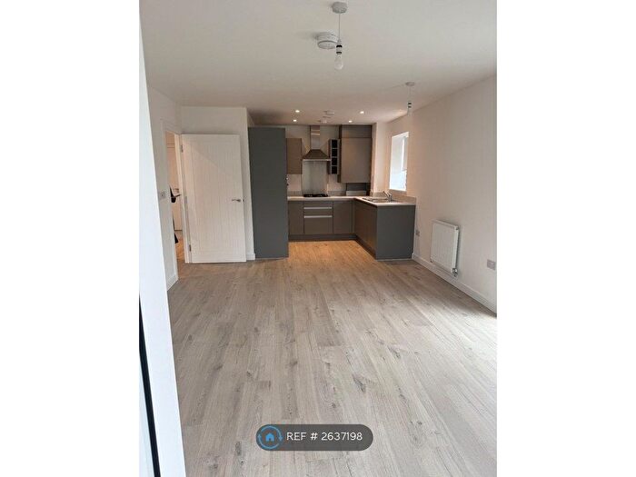 2 Bedroom Flat To Rent In Everard Road, Greenhithe, DA9