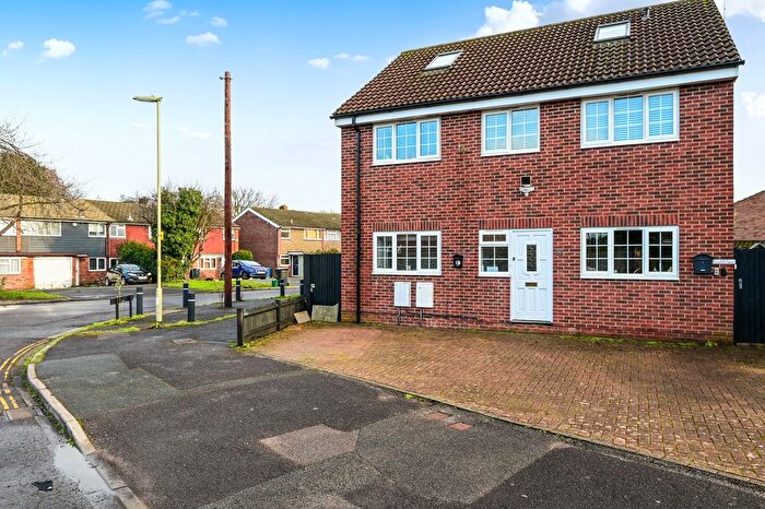 1 Bedroom Flat For Sale In Myrtle Drive, Blackwater, Camberley, GU17