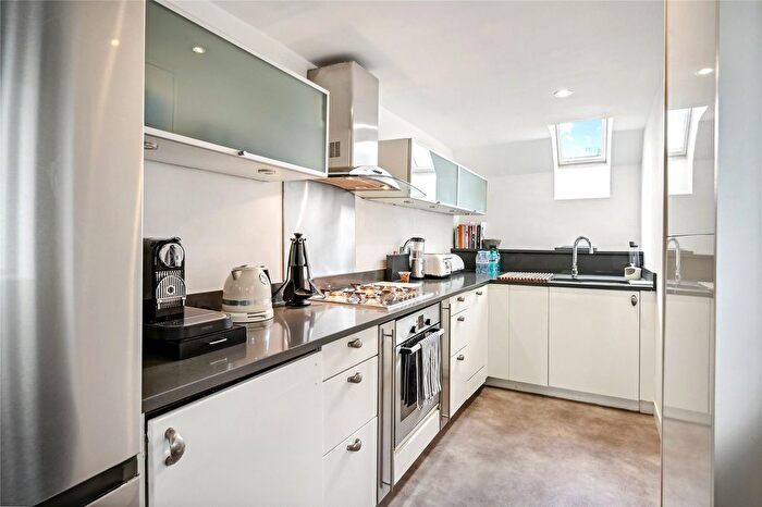 2 Bedroom Maisonette For Sale In Grosvenor Road, London, SW1V