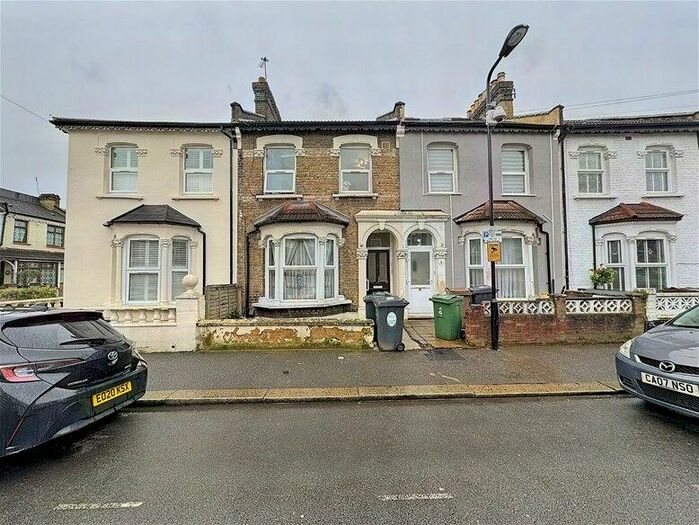 2 Bedroom Flat To Rent In Beaconsfield Road, Leyton, E10