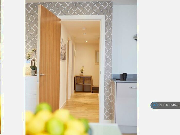 2 Bedroom Flat To Rent In Honister, Reading, RG1