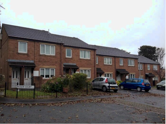 1 Bedroom Ground Flat To Rent In Roger Court, Bradford, West Yorkshire, BD2