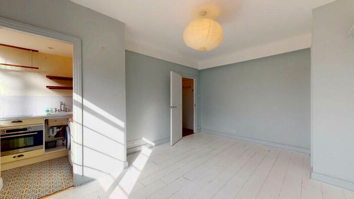 1 Bedroom Flat To Rent In A Balham High Road, Tooting Bec, London, SW17
