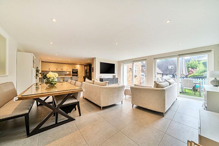 3 Bedroom Flat For Sale In West Street, Reigate, RH2