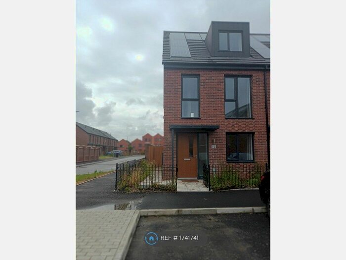 3 Bedroom End Of Terrace House To Rent In Amersham Street, Salford, M5