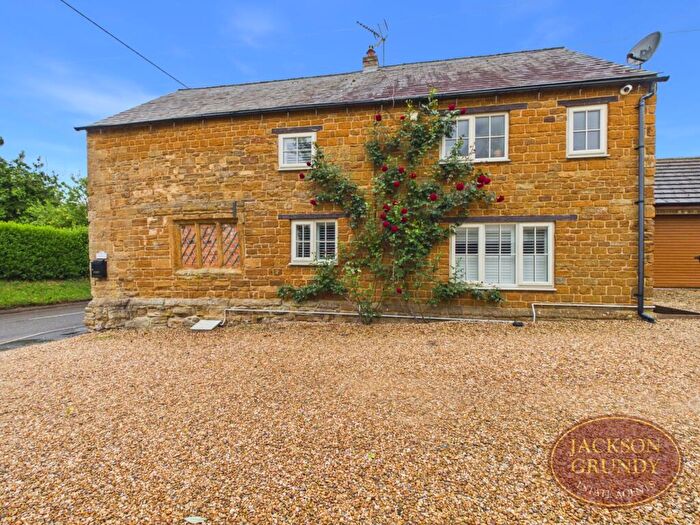 3 Bedroom Detached House For Sale In East Street, Long Buckby, NN6