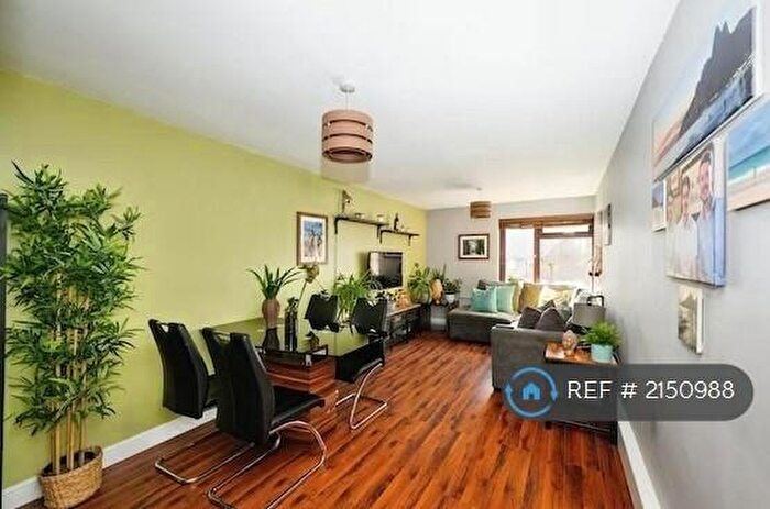 2 Bedroom Flat To Rent In Orchard Avenue, Brentwood, CM13