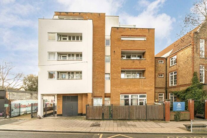 2 Bedroom Flat To Rent In St. Rule Street, Clapham, SW8